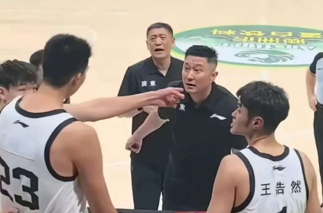 U17男篮虐委内瑞拉!张懿赵杰+2将齐爆,多人贡献,吕飞燕下替补