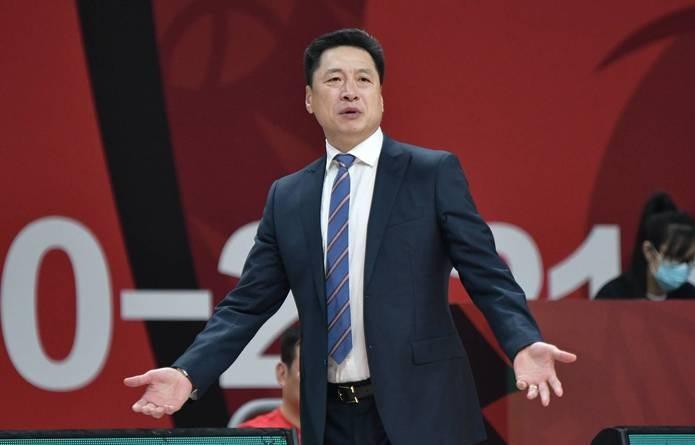 天呐！17+6+3，天赋6号秀，800万拿下，这TM都少无奈！